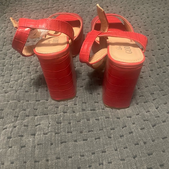 Red chunky platform heels - Picture 3 of 6